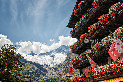 典型的度假小屋，位于瑞士Saas Fee